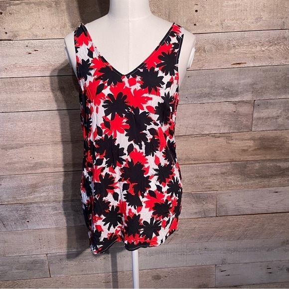 🛍️3/$30‎ Gap women’s  floral sleeveless blouse in size small - Picture 1 of 7